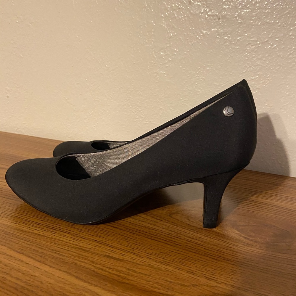 Life Stride Black Pumps / Heels / Shoes - Perfect for Work!